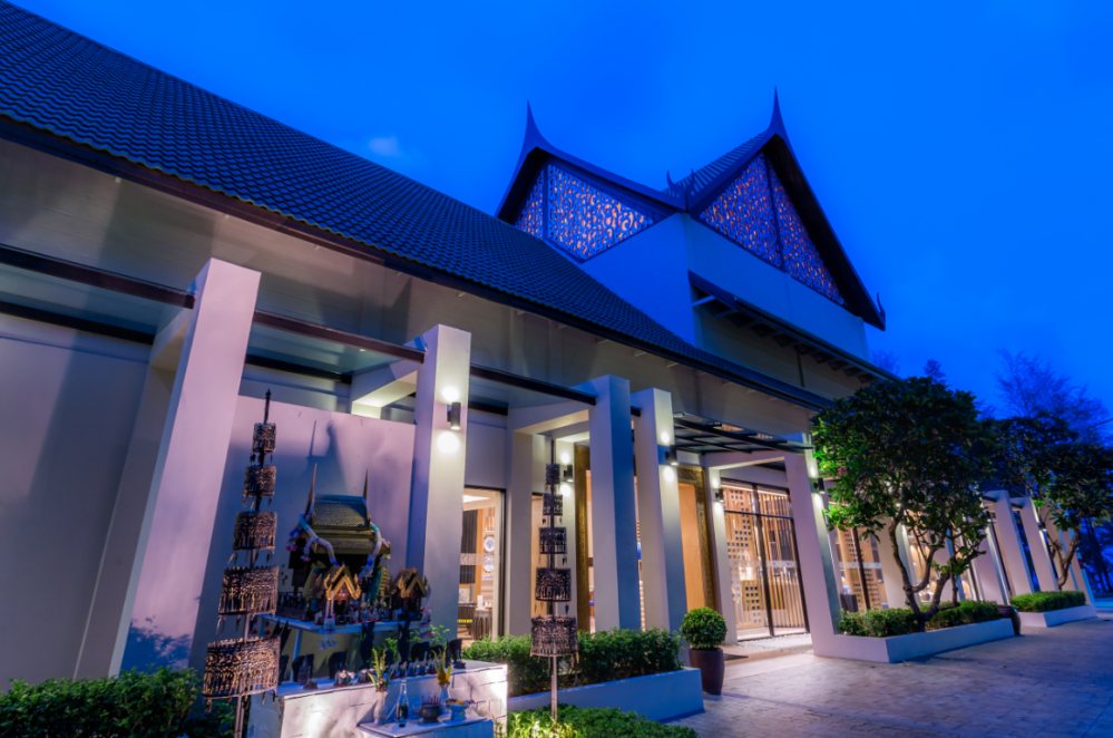 Outrigger surin beach resort. Отель Сурин Пхукет. Outrigger Surin Beach Resort Phuket. Outrigger Surin Beach Resort (ex. Manathai Surin Phuket) 4*. Manathai Surin Phuket питание.