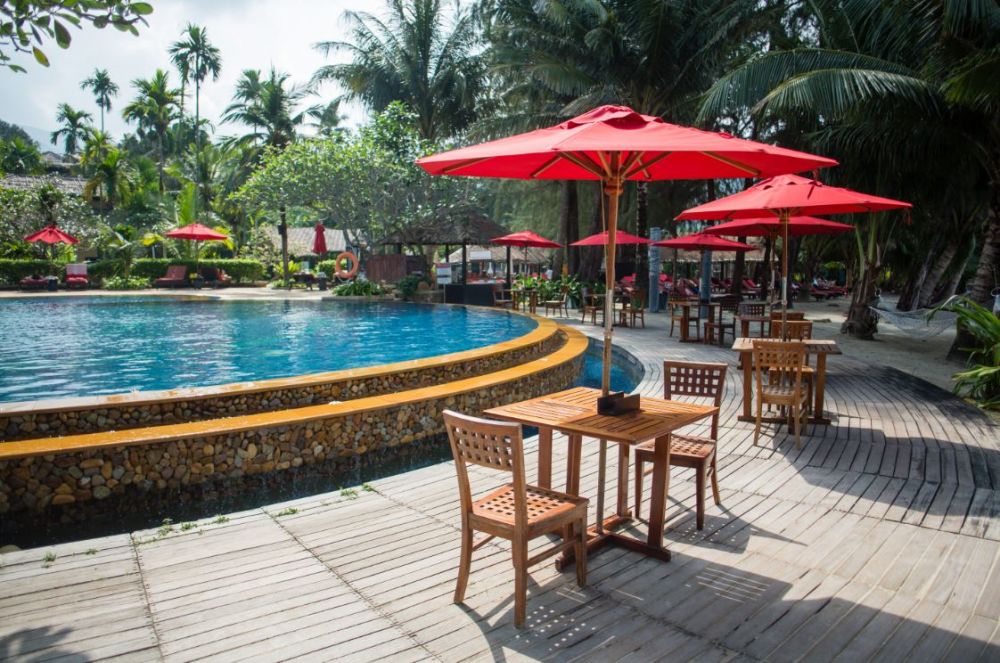 4centara Koh Chang Tropicana Resort море. Centara Koh Chang Tropicana Resort 4 ко Чанг. Ко Чанг отель корабль. Centara q Resort Rayong 4*.