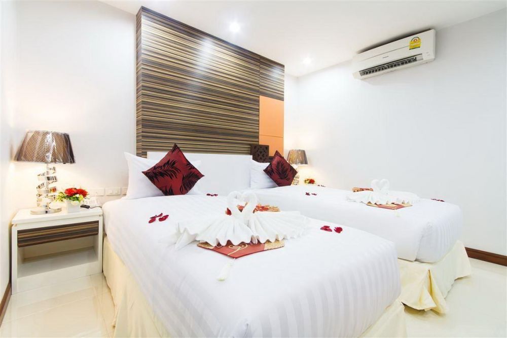 The aim patong hotel. Ибис Патонг отель Пхукет. Высокий отель на Патонге. Q Victory Patong 3 фото. Patong Max value Hotel 3*.