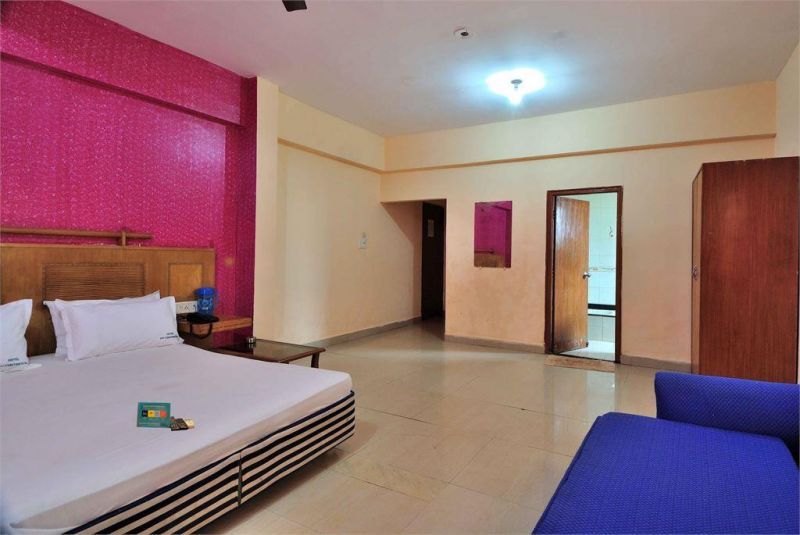 Holidays inn 3. Krish Holiday Inn 2*.