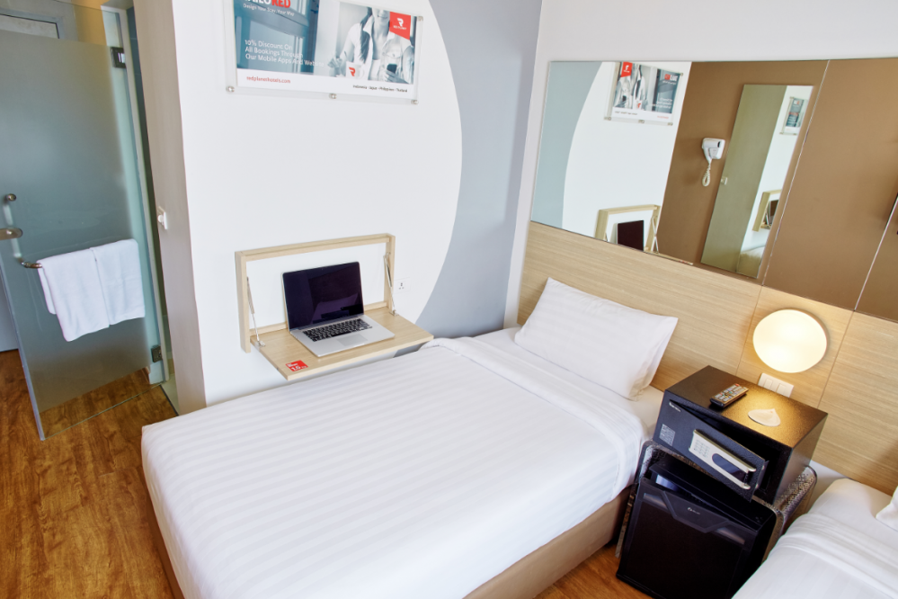 Tune hotel. Red Planet Patong 3. Red Planet Patong (ex.Tune Hotel Patong) 3* Таиланд, Пхукет. Red Planet отель Тайланд. Ed Planet Patong 3*.