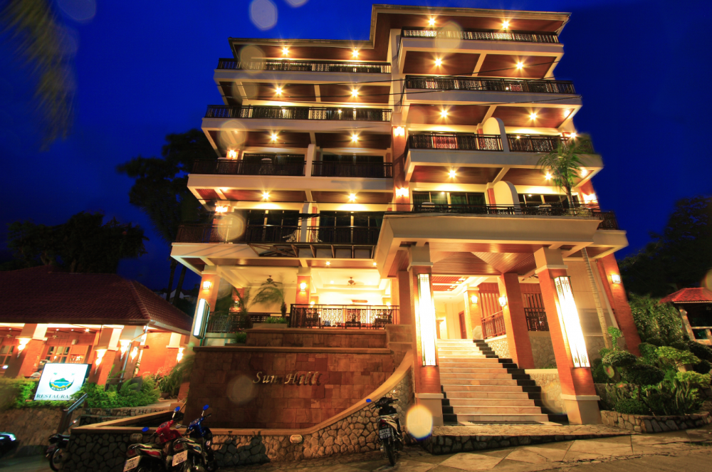 Arita hotel 3. Arita Hotel 3 Пхукет. Pailin Hill Hotel Patong. Солнце в Тайланде. Таиланд отели 5 звезд красивые.