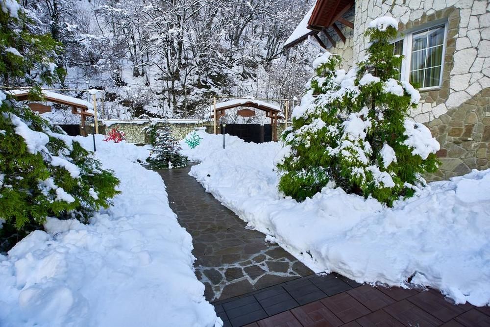 Snow resort. Отель Snow Village. Snow Village красная Поляна. Романовский ретрит Шале Эсто садок. Деревня снаг в Юконе.