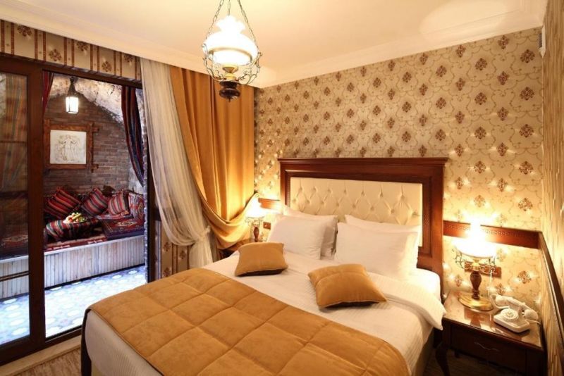 Отели 7 в турции. Divalis Hotel 4 Султанахмет центр. Divas Hotel 3 Султанахмет. Berce Hotel Istanbul 3*. Стамбул (Фатих) / Istanbul (Fatih) Alpinn Hotel 4*.